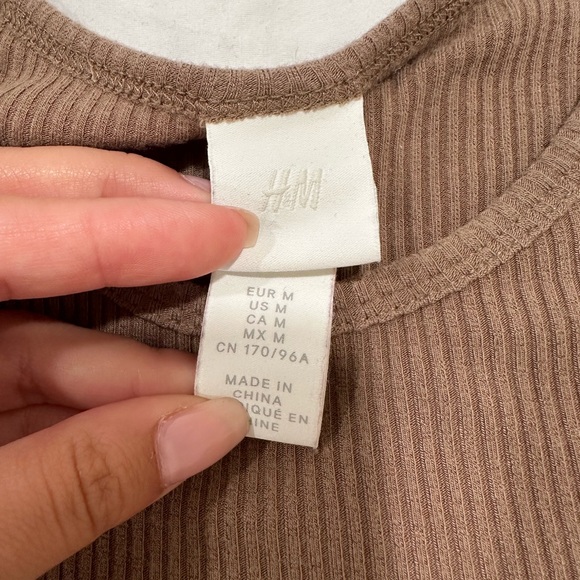 H&M - Womans tank top - Picture 2 of 3